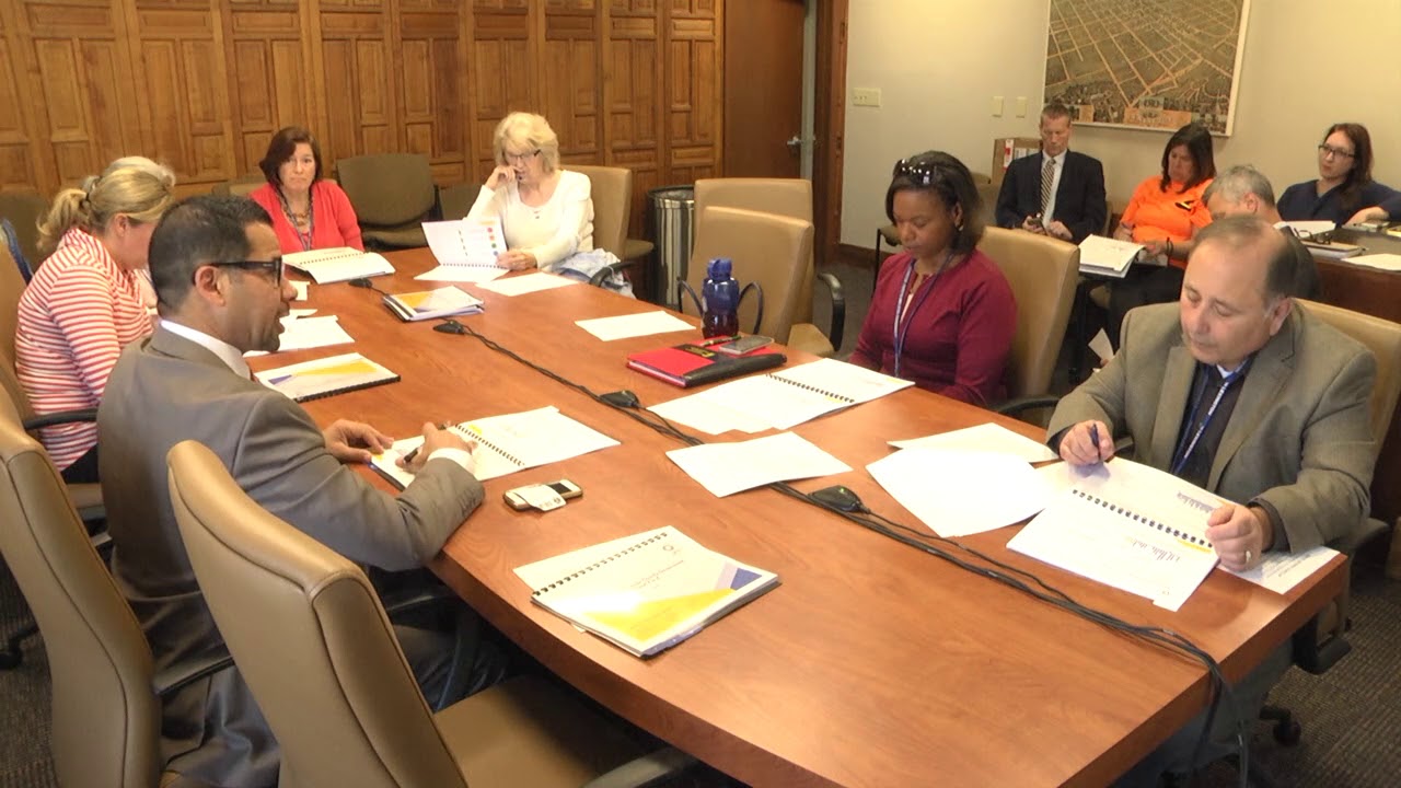 Group meeting to discuss municipal government